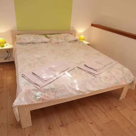 Apartamento In 26474 Veli Lošinj