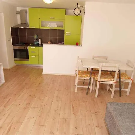 Apartamento In 26474 Veli Lošinj