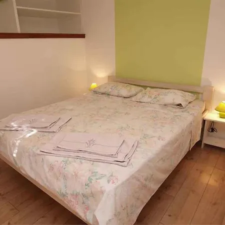 Apartamento In 26474 Veli Lošinj