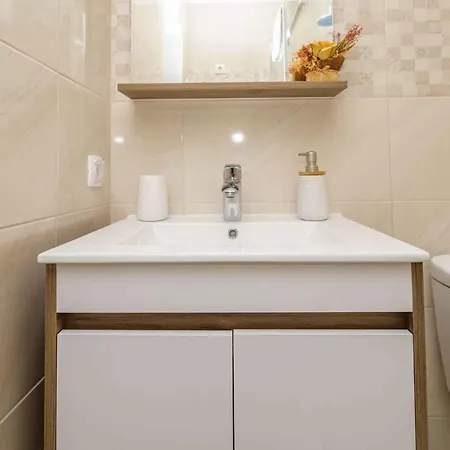 Apartamento In 26474 Veli Lošinj